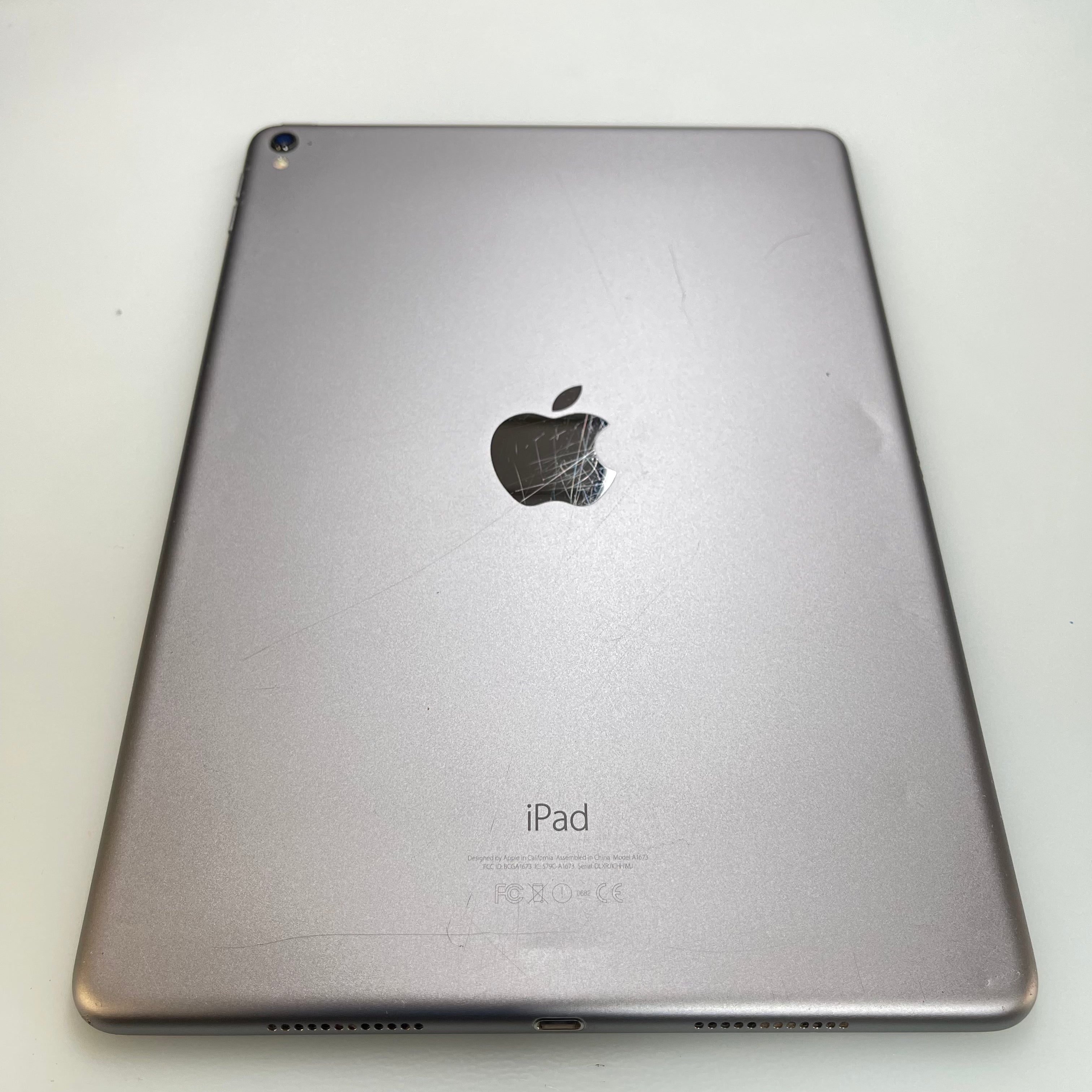 Apple iPad Pro 9.7" 128GB Space Grey Wi-Fi Unlocked (READ DESCRIPTION) REF#ST2261