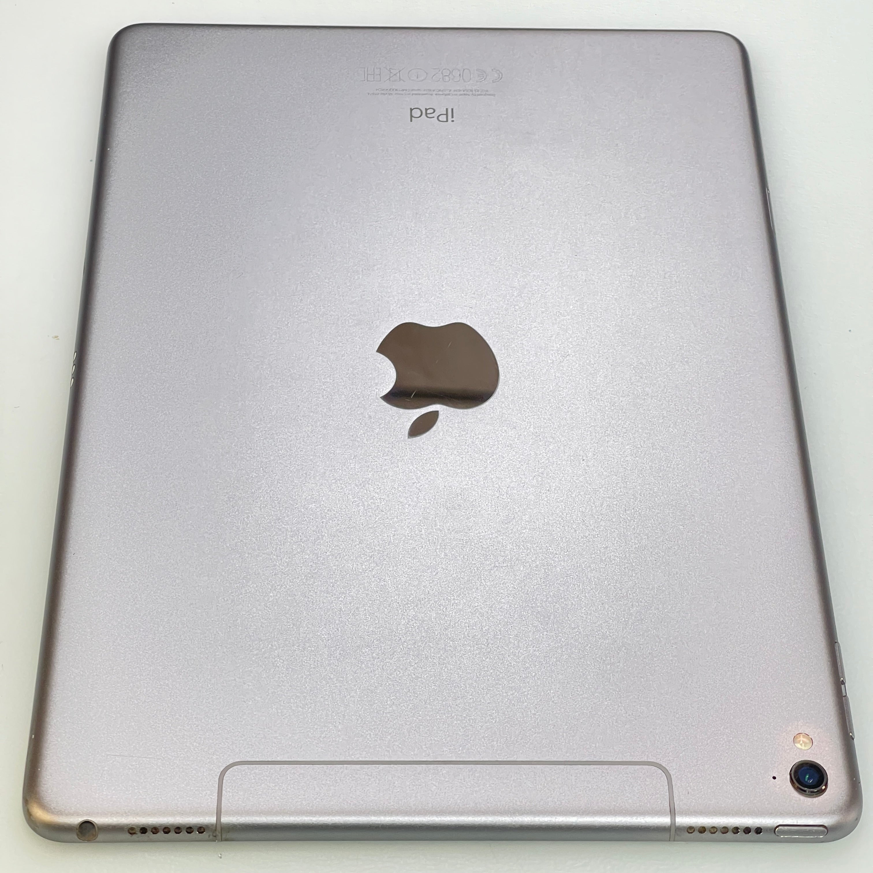 Apple iPad Pro 9.7" 128GB Space Grey Wi-Fi Unlocked (READ DESCRIPTION) REF#60546A