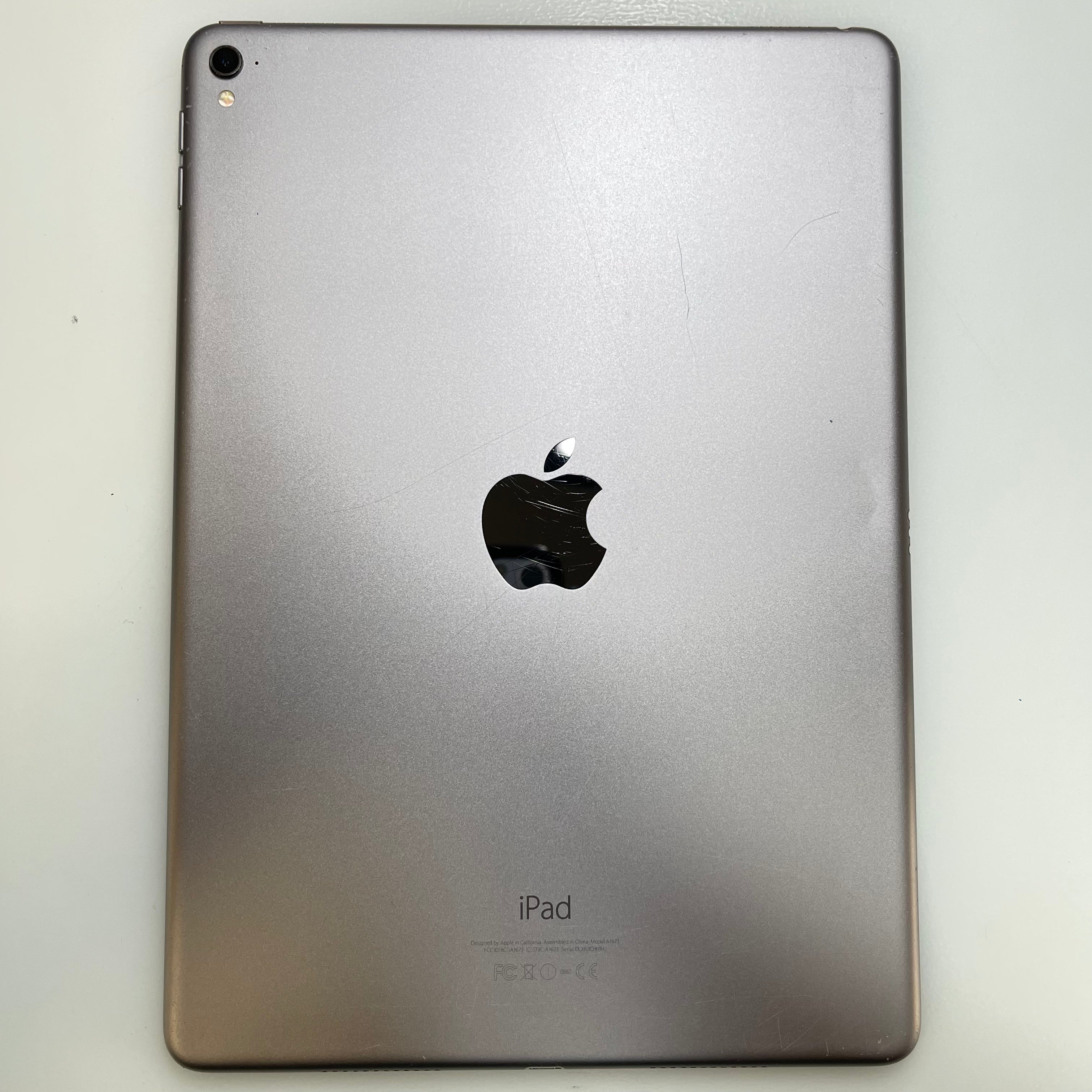 Apple iPad Pro 9.7" 128GB Space Grey Wi-Fi Unlocked (READ DESCRIPTION) REF#ST2261