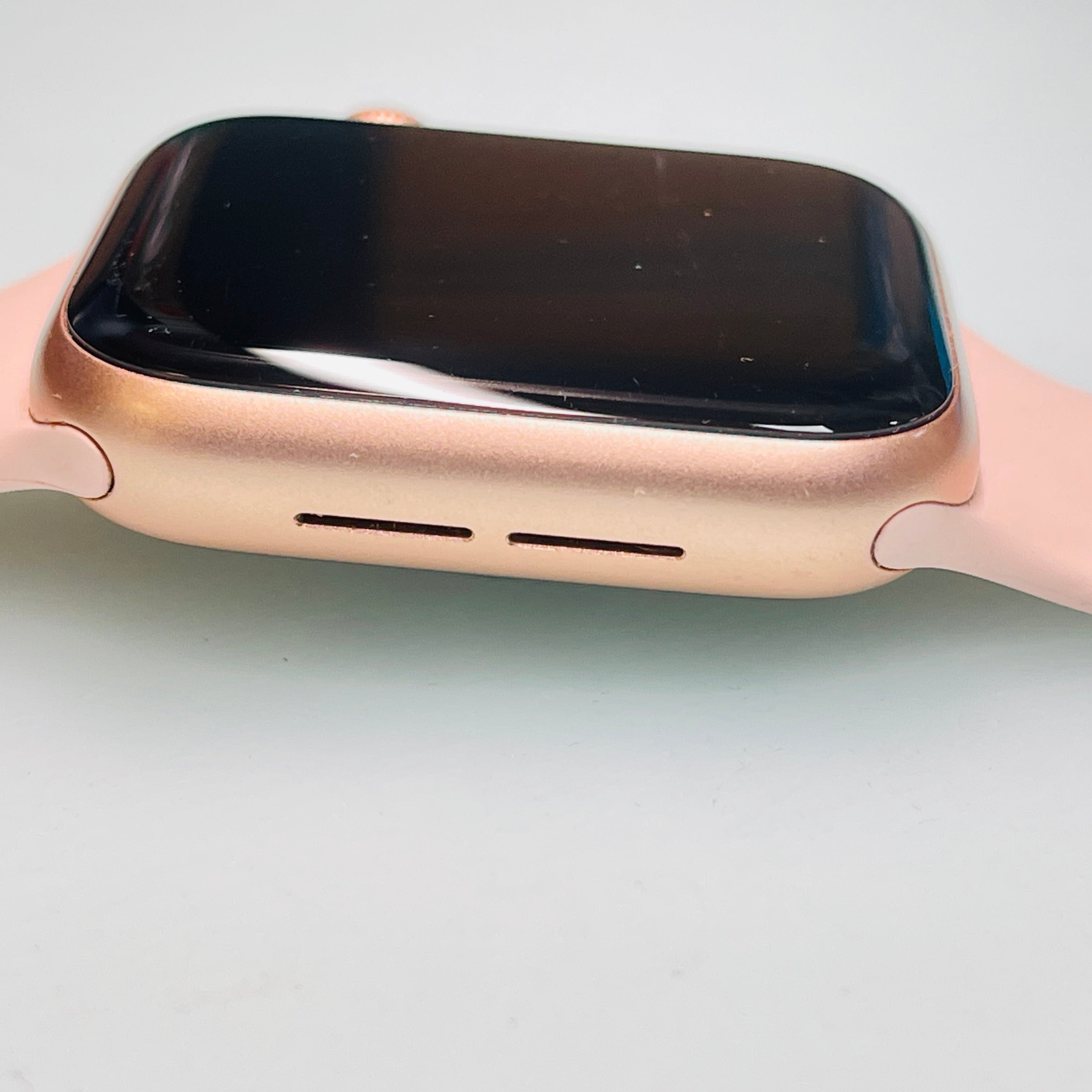 Apple Watch Series 5 GPS Aluminium 40mm Gold Acceptable Condition REF#65615